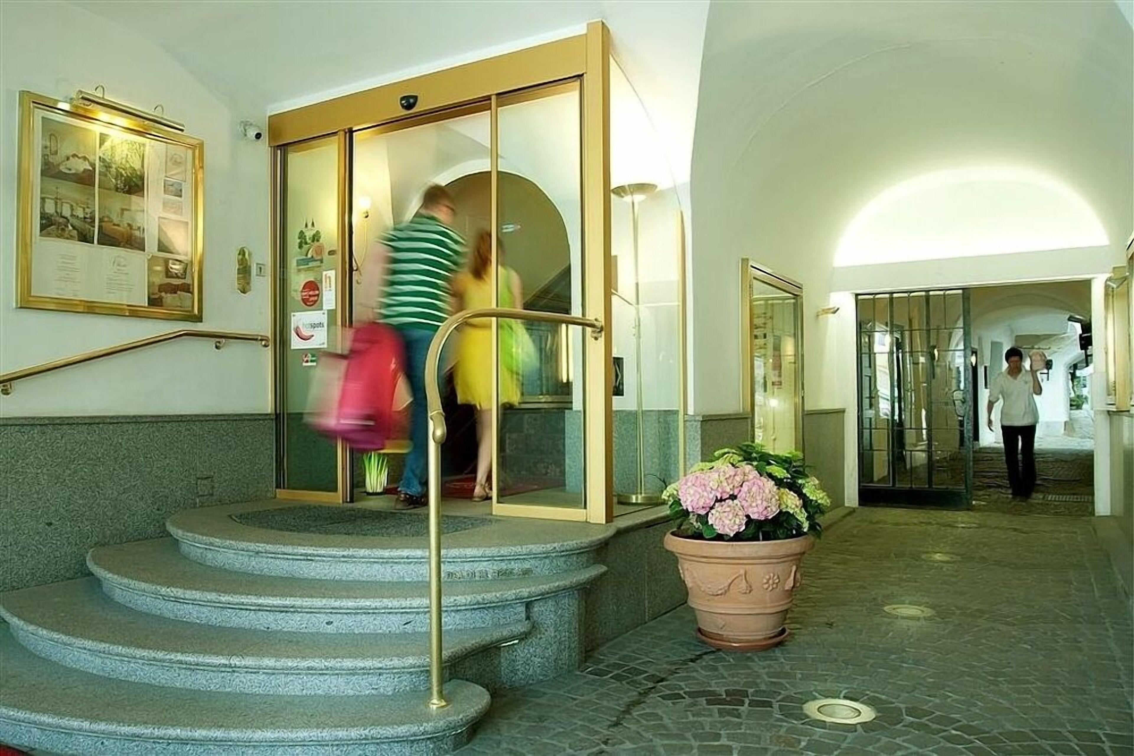 Hotel Austria Classic Hotel Wolfinger - Hauptplatz Linz, Austria - book ...